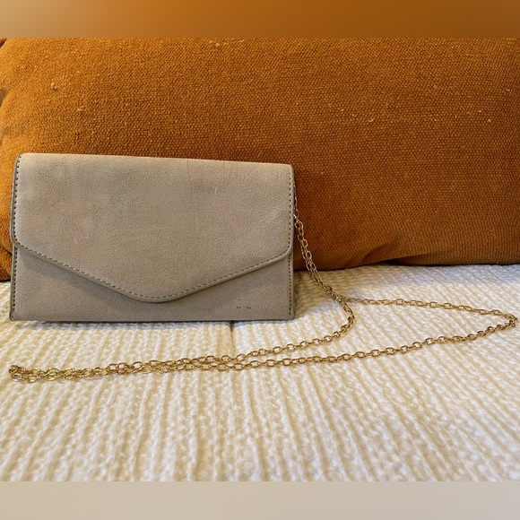 Steve Madden Handbags - Steve Madden women’s grey gold cross bag purse wristlet